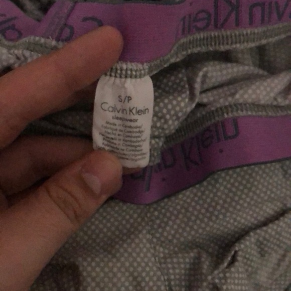 CALVIN KLIEN SHORT SHORTS - Picture 2 of 3